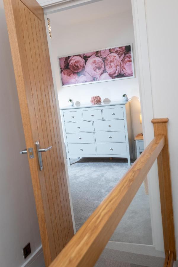 Lola'S Loft With Lake Views - Central Bowness - Pet Friendly 外观 照片