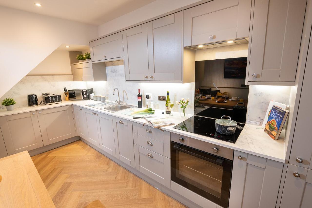 Lola'S Loft With Lake Views - Central Bowness - Pet Friendly 外观 照片