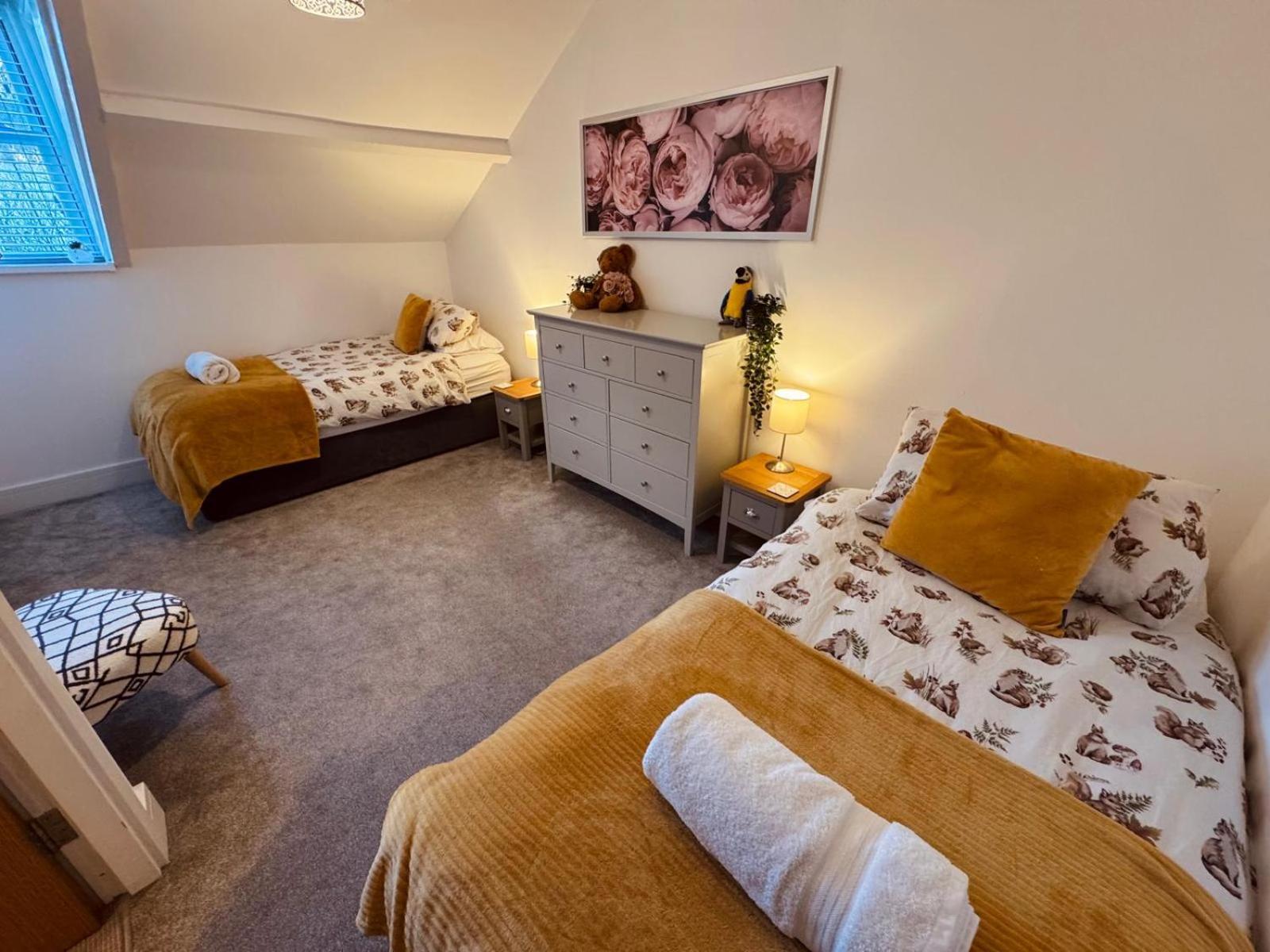 Lola'S Loft With Lake Views - Central Bowness - Pet Friendly 外观 照片
