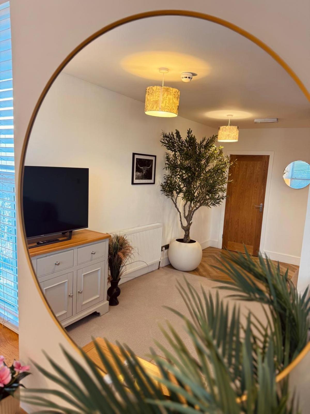 Lola'S Loft With Lake Views - Central Bowness - Pet Friendly 外观 照片