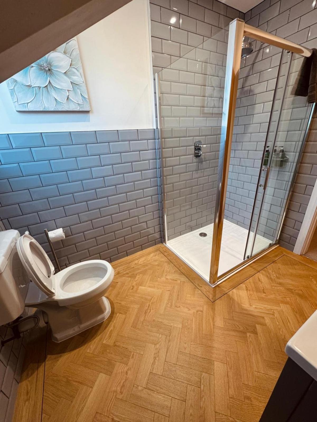 Lola'S Loft With Lake Views - Central Bowness - Pet Friendly 外观 照片