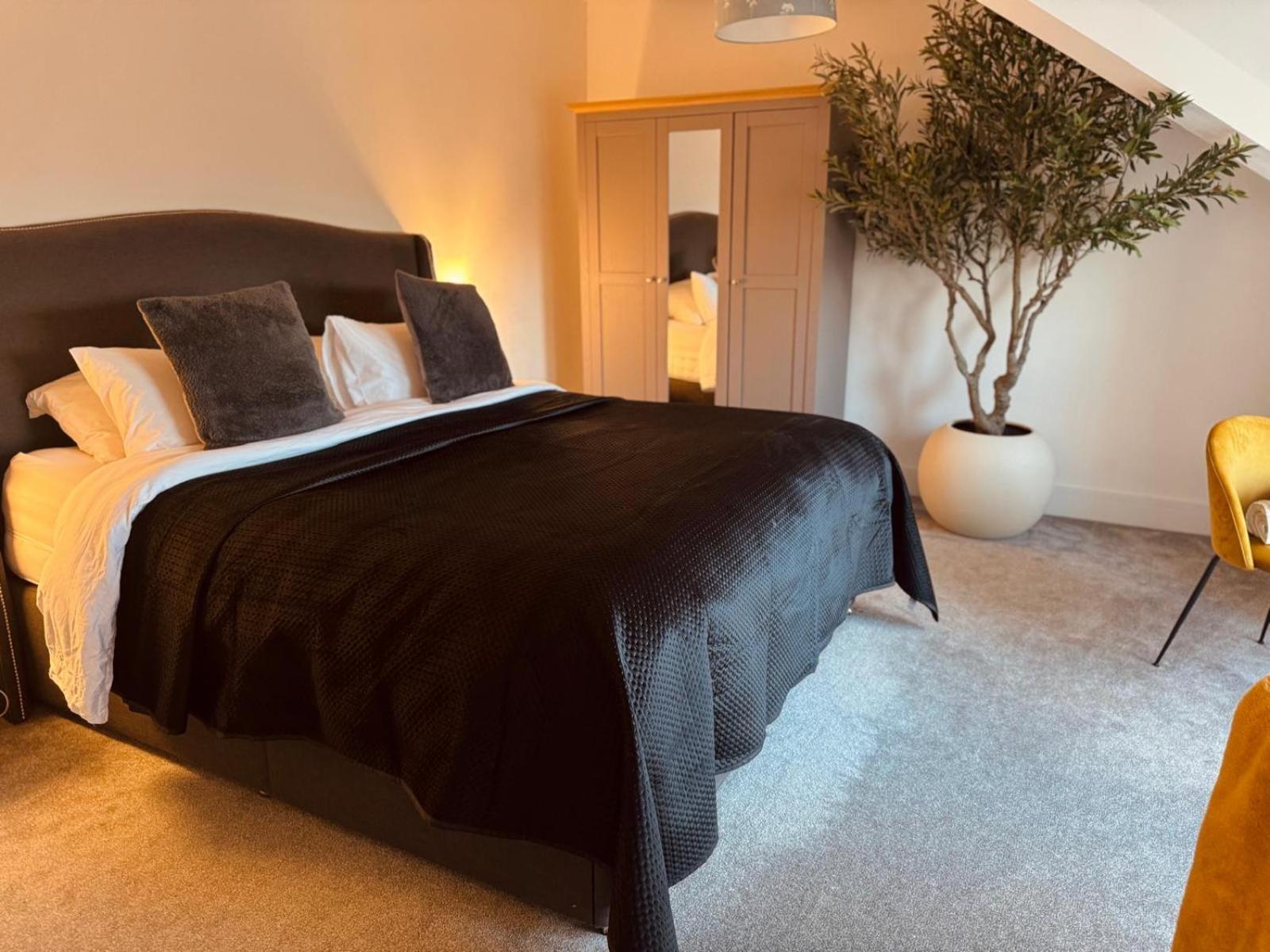 Lola'S Loft With Lake Views - Central Bowness - Pet Friendly 外观 照片